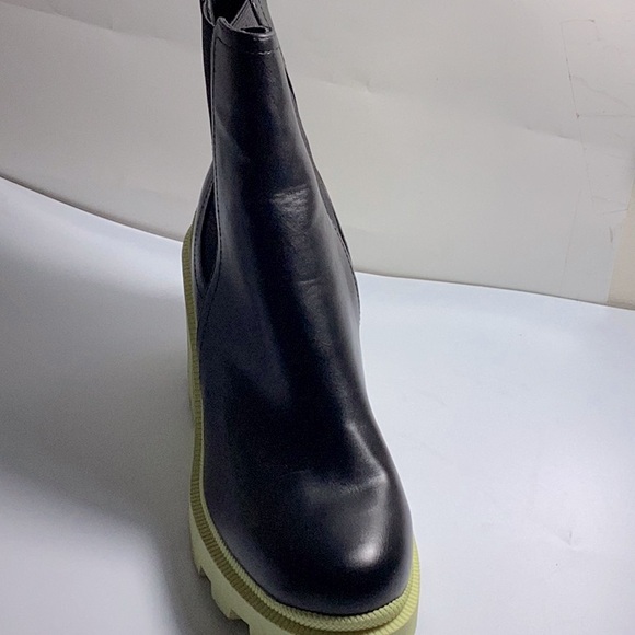 Nine West Women’s Forme Chelsea Lug Sole Booties size 11M Black/Green - Picture 3 of 6